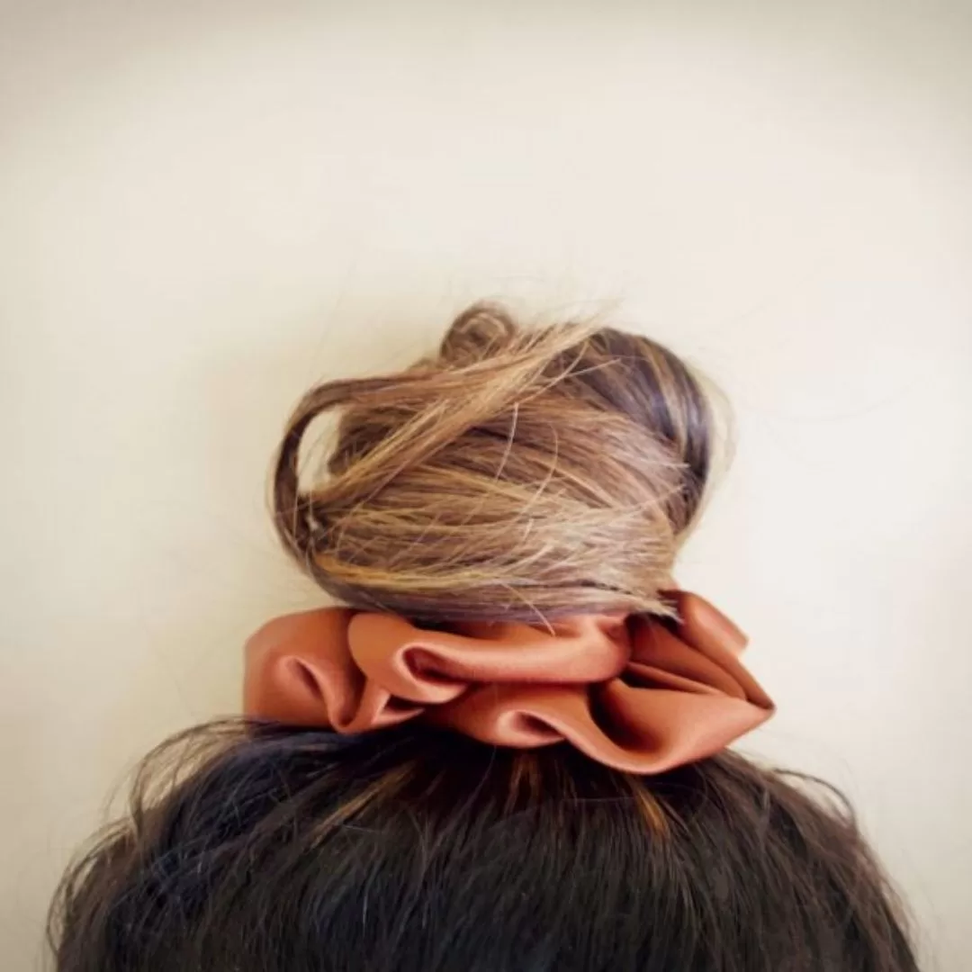 scrunchie hair style