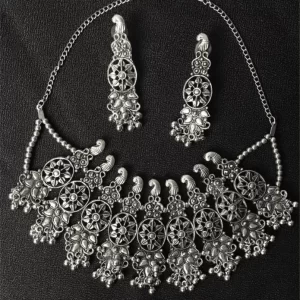 peacock choker set 1 jpg, who invented jewellery,jewellery invention,history of jewellery,origins of jewellery,evolution of jewellery, Ancient jewellery, Avvni The Store,