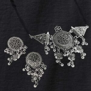 tribal necklace set 1, who invented jewellery,jewellery invention,history of jewellery,origins of jewellery,evolution of jewellery, Ancient jewellery, Avvni The Store,