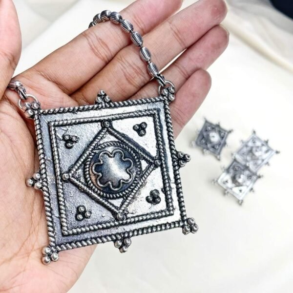Vintage Geometric Oxidised Jewellery Set - Image 4