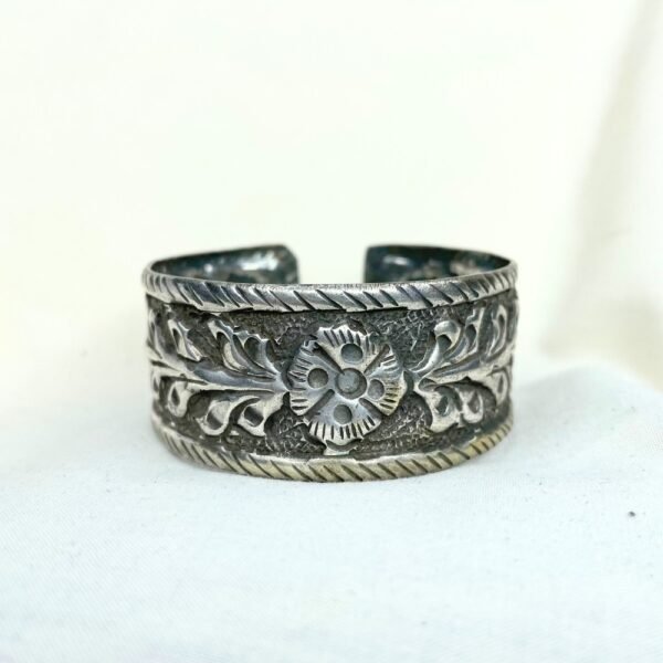oxidised silver Chitai Hand Cuff, oxidised kada, chitai work kada, silver handcuff, oxidised adjustable bangle, chitai work