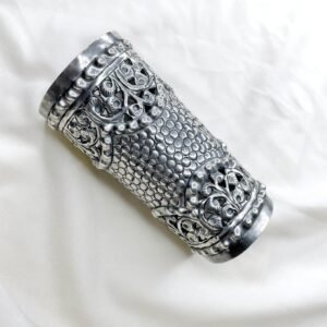 oxidised silver Chitai Hand Cuff, oxidised kada, chitai work kada, silver handcuff, oxidised adjustable bangle, chitai work, jali work kada angle free size