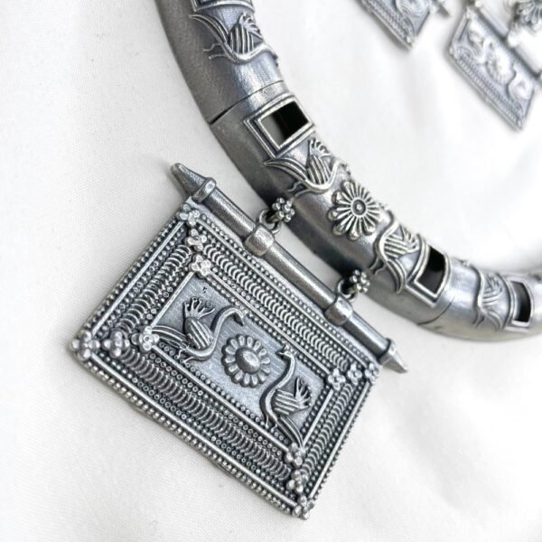 Rustic Tribal Oxidised Hasli Necklace Set – Avvni The Store, hasli set, hasli choker set, hasli necklace set